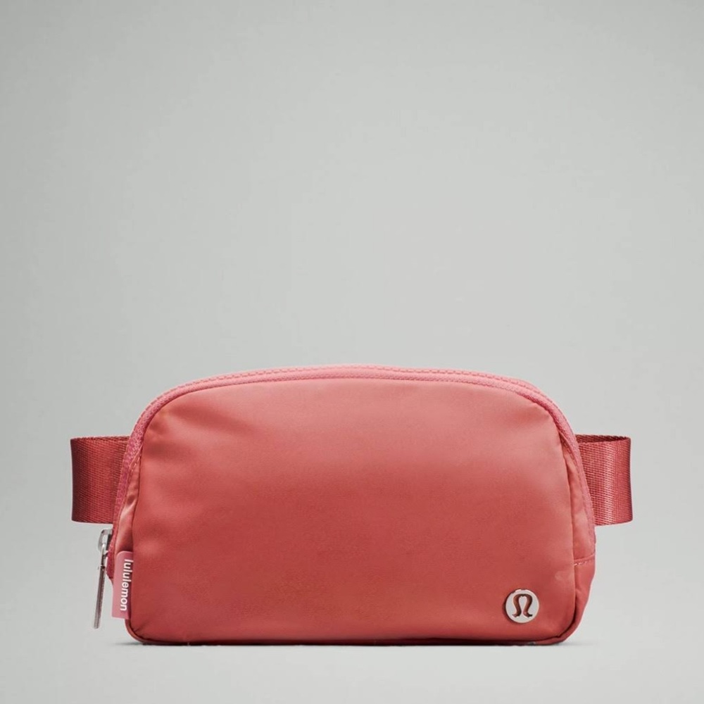 Lululemon everywhere belt bag brier rose NWT